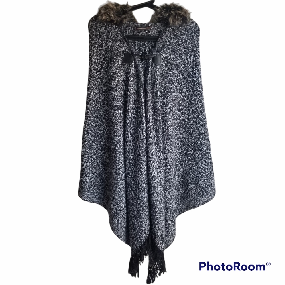 Anothropologie hooded poncho cape shawl with faux fur trim and tassels